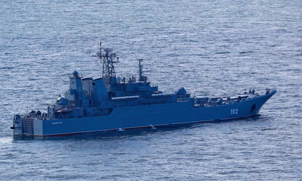 Ο Μακρόν νικάει στο νήμα τον Ερντογάν για μεσολαβητής ενώ ρωσικά πολεμικά πλοία περνούσαν το ένα μετά το άλλο από τα Δαρδανέλια (Βίντεο)
